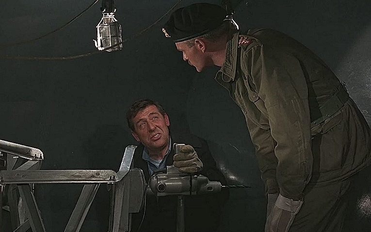 DUNCAN-LAMONT-QUATERMASS-AND-PIT-FOTOR.jpg
