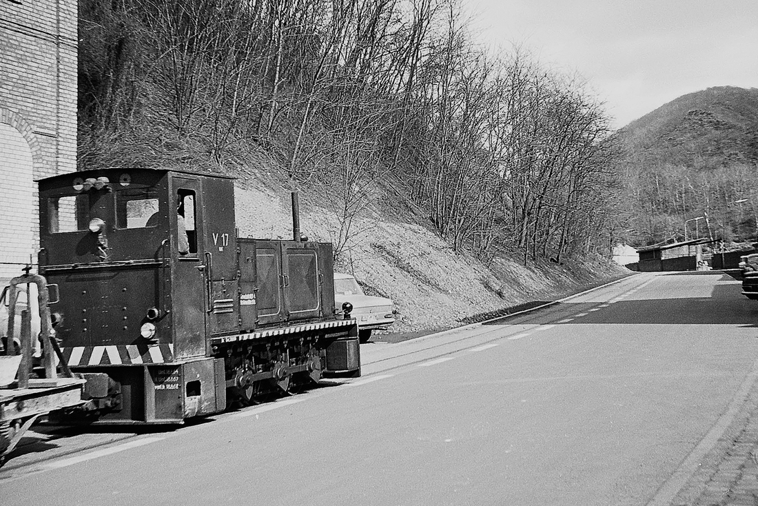 https://i.postimg.cc/9Fwm79hT/V_17_der_Nassauischen_Kleinbahn_02_1968_in_Braubach.jpg
