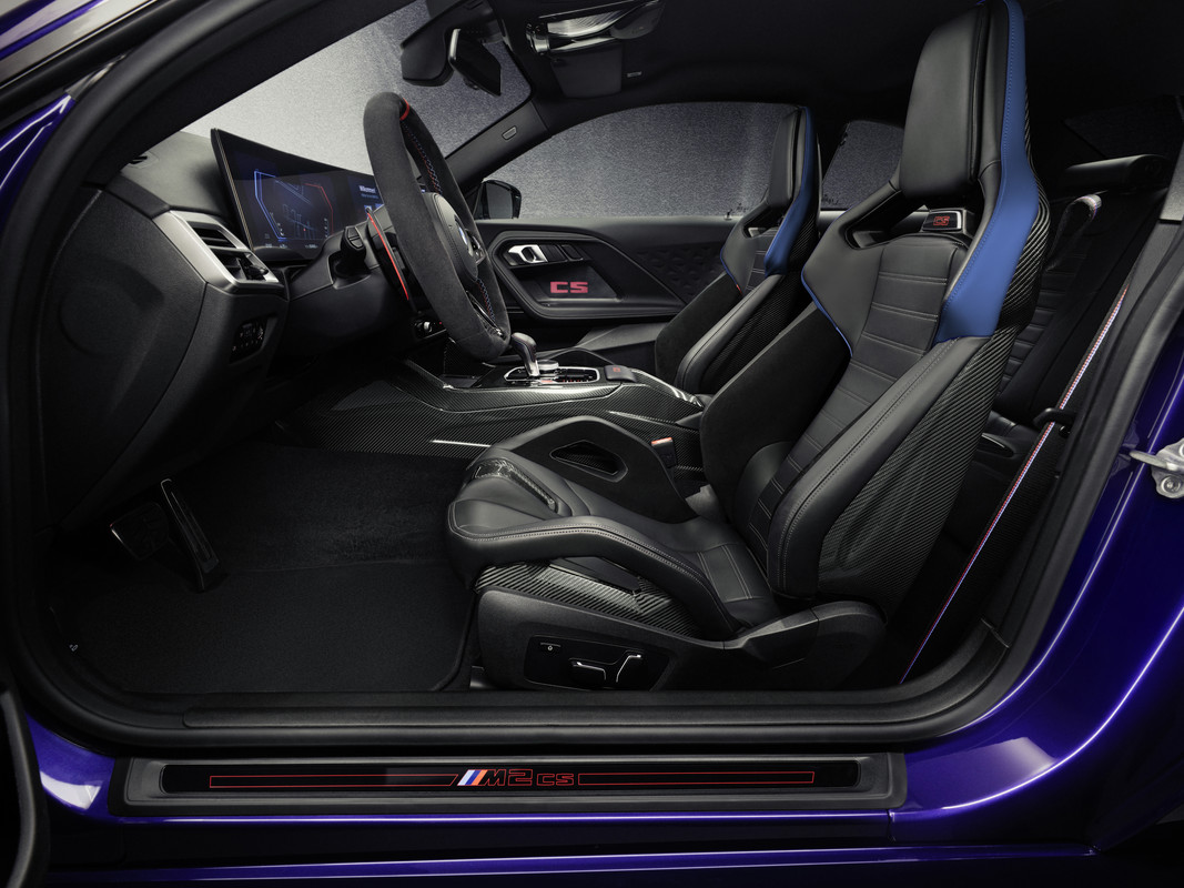P90600917_highRes_the-new-bmw-m2-cs