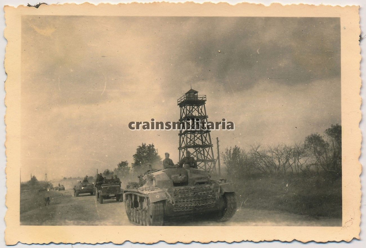 Foto StuG III Sturmgeschütz englische Beute Lkw 