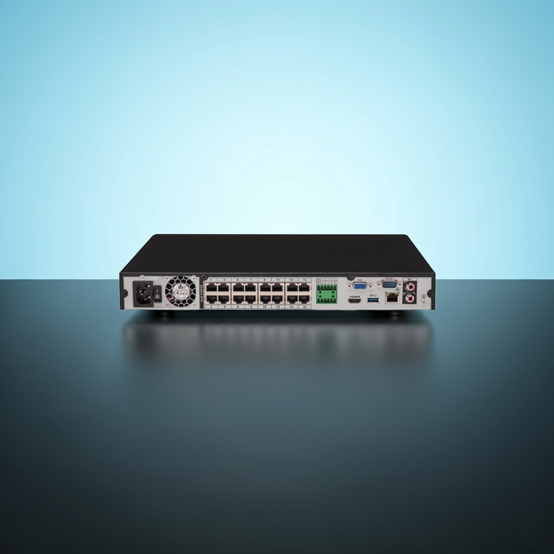 Portas PoE na traseira do NVR alimentando câmeras IP
