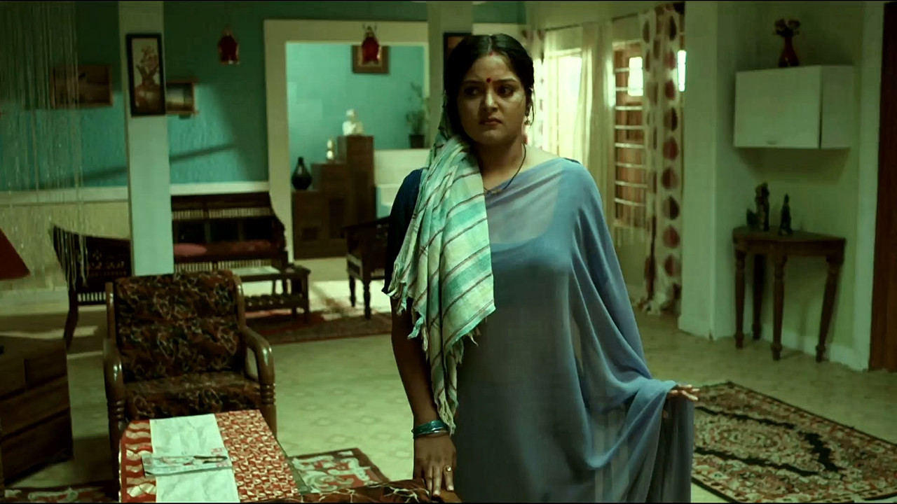 Homely lady Hot show from Savdhaan India.mkv_snapshot_06.45.120