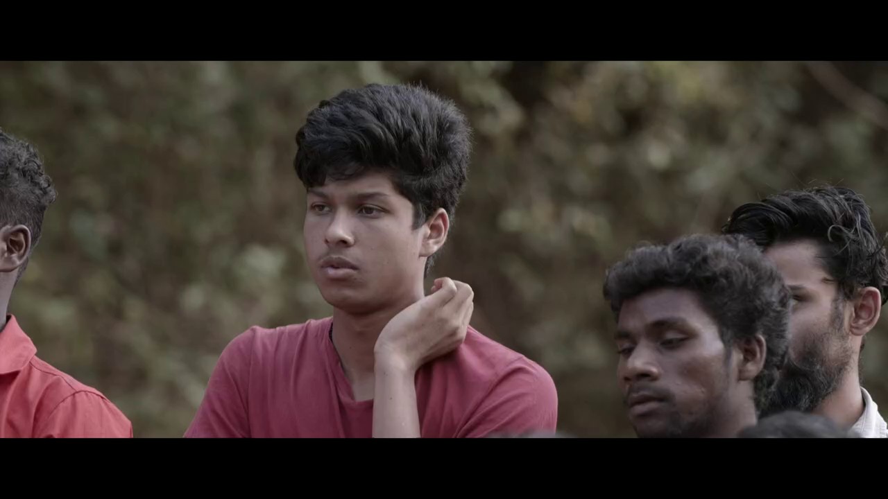 Paka-2022-WEB-DL-Hindi-720p-AVC-HE-AAC-2-0-ESub-mkv-0003