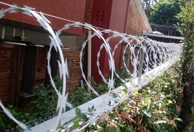 Instalação de Concertina Detalhe