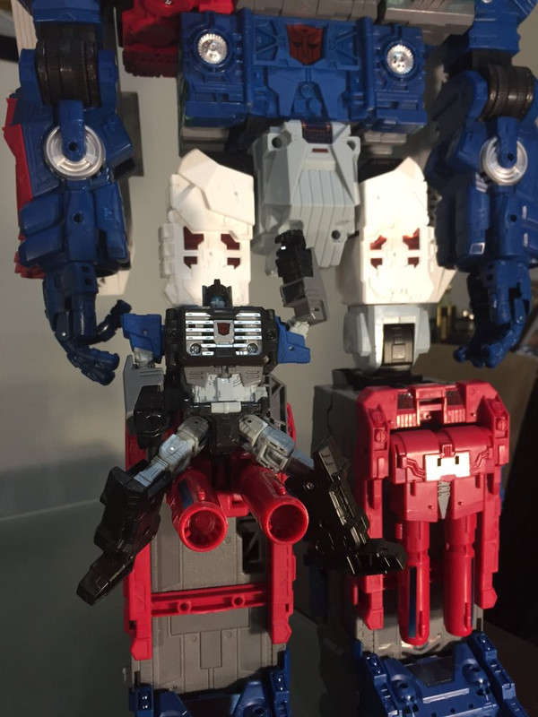 Titans-Return-Fort-Max-In-Hand-03