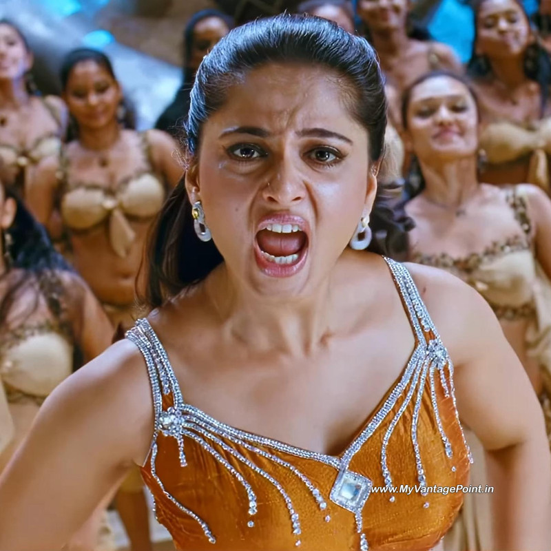 4-Anushka-Shetty-Hot-in-Singam-2-in-Kannukkulle-Song