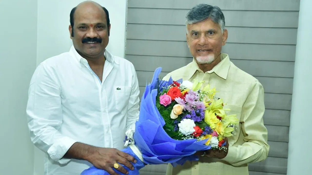 Yarlagadda meets Chandrababu Naidu
