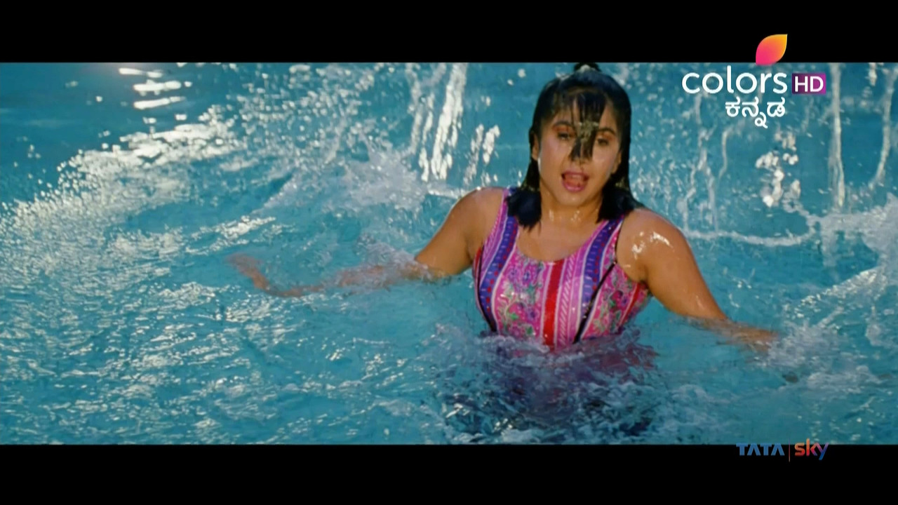 [Image: Ramyakrishna-Swimsuit-Scene-mp4-20211020-125632-895.jpg]