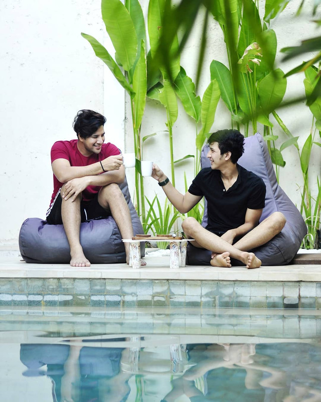 7 Potret seleb cowok Tanah Air dan saudaranya, kompak banget!
