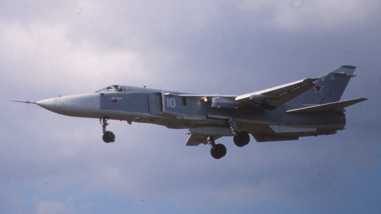 11 ORAP Su-24MR 10 White_0515320 (4)