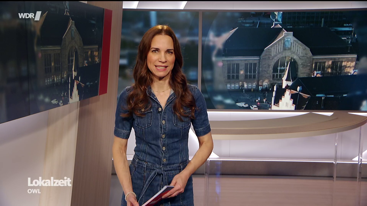 Kristina Sterz WDR Lokalzeit OWL 24 04 2026 90X Caps 71