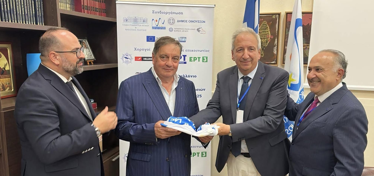 ΣΤΗΝ ΚΑΣΟ Ο ΔΗΜΑΡΧΟΣ ΟΙΝΟΥΣΣΩΝ ΓΙΩΡΓΟΣ ΔΑΝΙΗΛ ΓΙΑ ΤΟ 17Ο ΠΑΝΕΛΛΗΝΙΟ ΣΥΝΕΔΡΙΟ ΜΙΚΡΩΝ ΝΗΣΙΩΝ