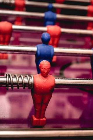 Как настольные флаги усиливают атмосферу на турнирах по боулингу Как настольные флаги усиливают атмосферу на турнирах по боулингу