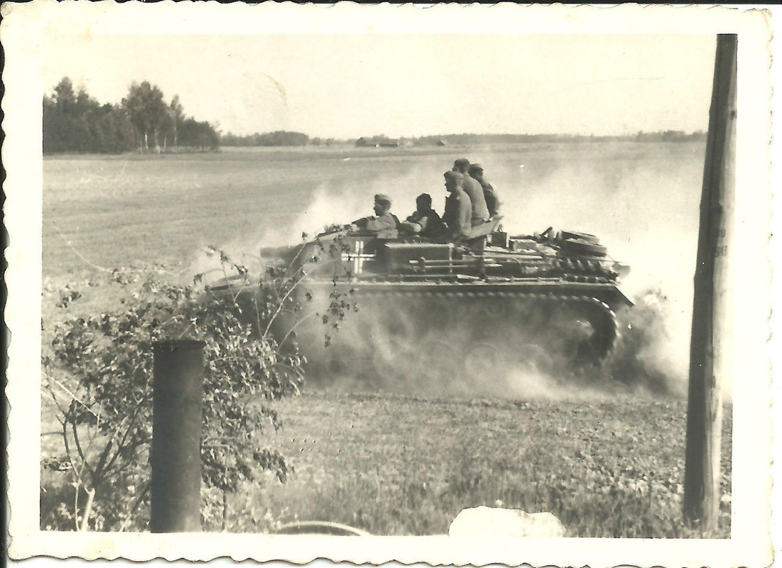 Foto Sturmgeschütz III Stug Angriff Kampfeinsatz
