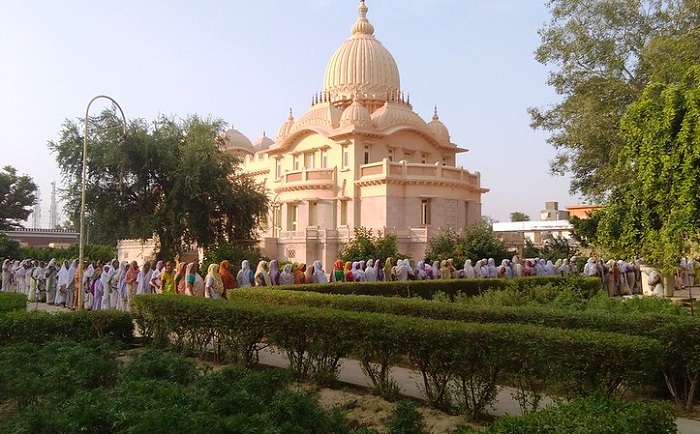 Banyak warganet yang menggunakan istilah Vrindavan sebagai sebutan lain dari negeri India.