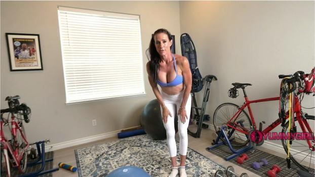 SofieMarieXXX – Sofie Marie – Stepmom Works Out Peeping Stepson POV