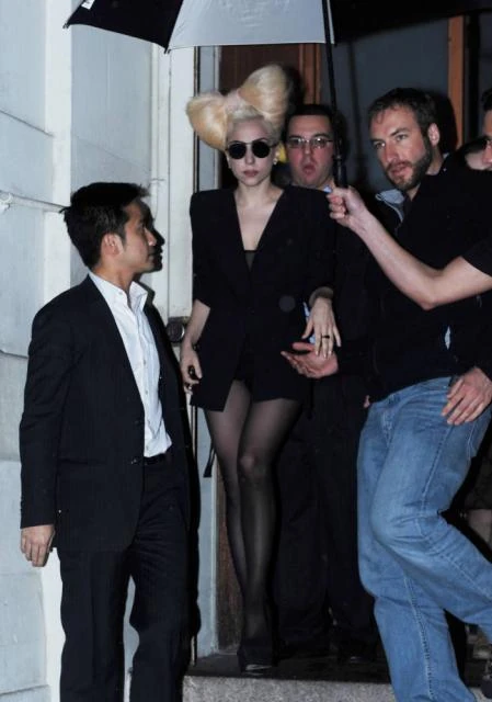 Gaga-leaving-Nobu-restaurant-in-new-york
