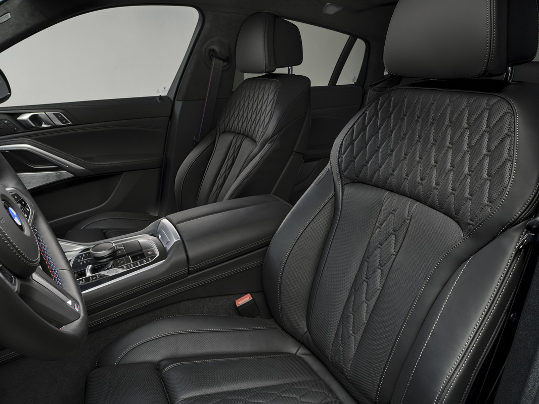 P90492292_highRes_the-new-bmw-x6-m60i-