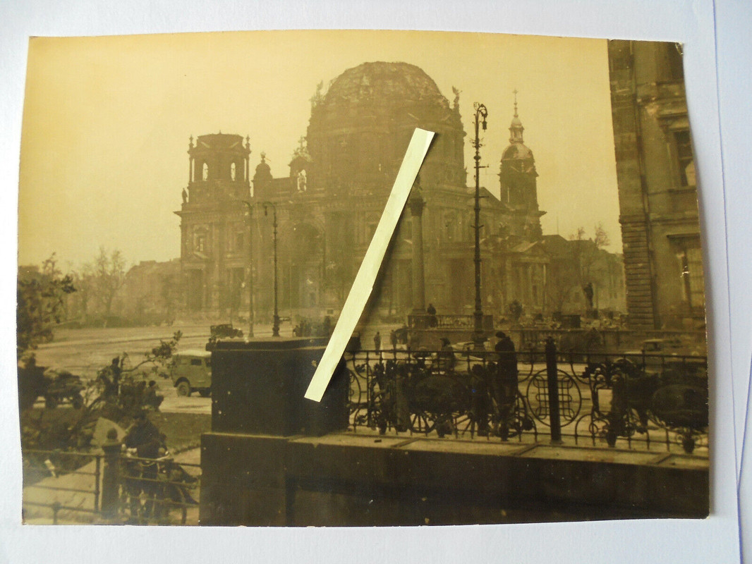 Berlin 1945 orginales zeitgenöss. russ. Archivfoto - am Berliner Dom