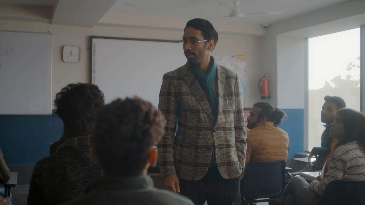 Aspirants (2021) Season 1 [Hindi + Tamil + Telugu] WebRip 480p, 720p ESub - Complete Screenshot