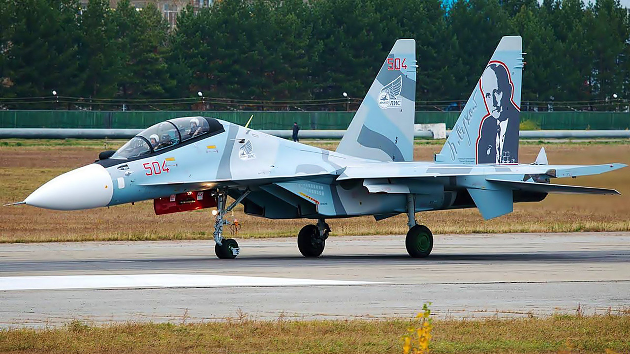 су-22 истребитель-бомбардировщик.