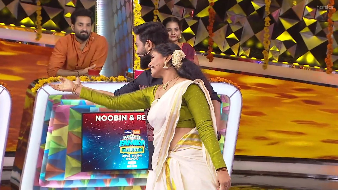 Nandana varma sexy in saree navel show-uploaded.mp4_snapshot_00.12.908