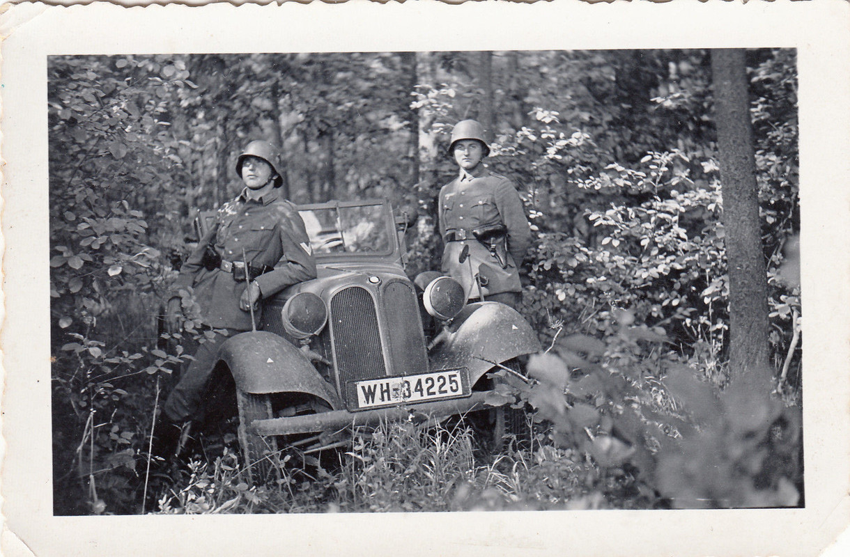 frühe Wehrmacht mit Kübelwagen PKW Cabrio Marke