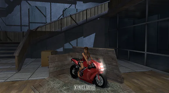 Lara encima de una abandonada motocicleta deportiva. Lara Croft montada sobre una motocicleta deportiva roja de la marca Ducati y oculta en la última planta del edifico del empresario Toro Nishimura en Japón