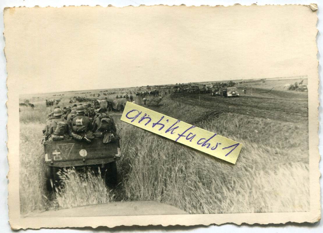 Kämpfe um STALINGRAD 1942 , WH Truppen beim Angriff in der Kalmückensteppe