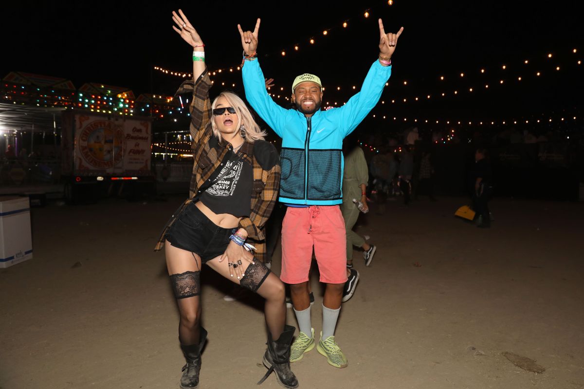 jasmine-sanders-at-levi-s-neon-carnival-at-coachella-in-palm-spr