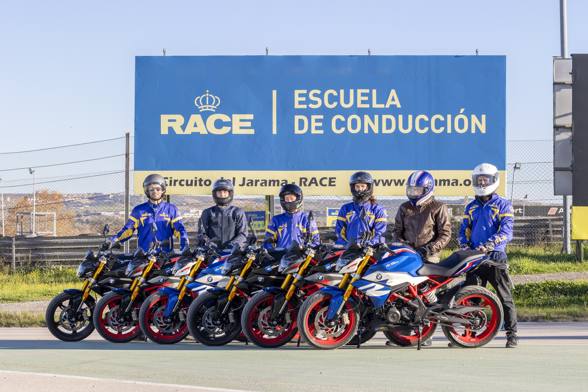 P90534451_highRes_escuela-race
