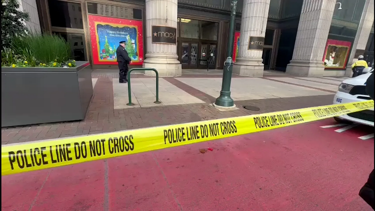 ¡Pánico en Filadelfia! Sujeto apuñala a tres personas en centro comercial Macy’s