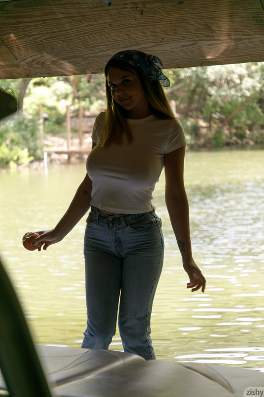 full_011_0253081937082303