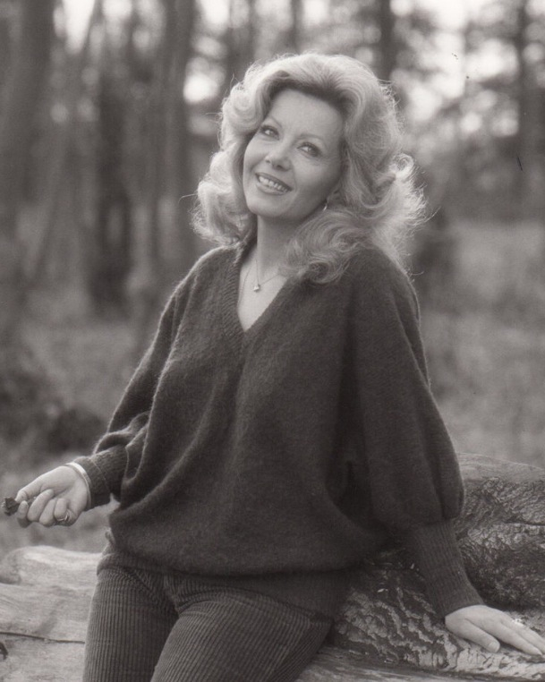 ingrid_pitt_b64