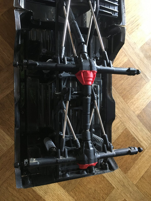 UMG 6x6 Axial IMG-2032