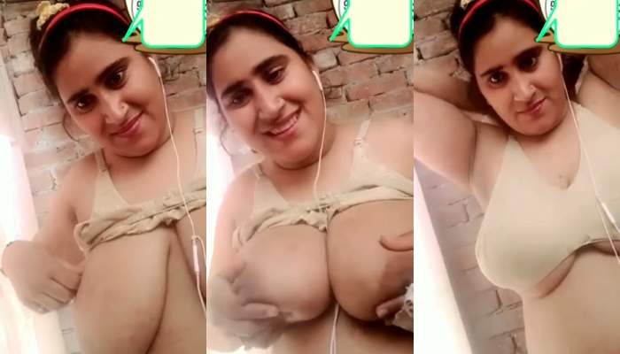 Desi lady showing big boobs and pussy