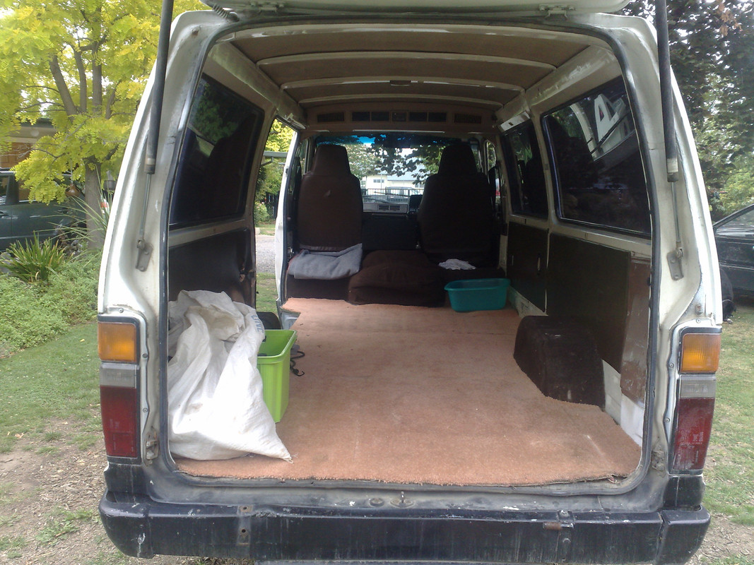 Our 'classic' 1987 4wd Lwb 2.4 diesel hiace workhorse... Inside-Hiace