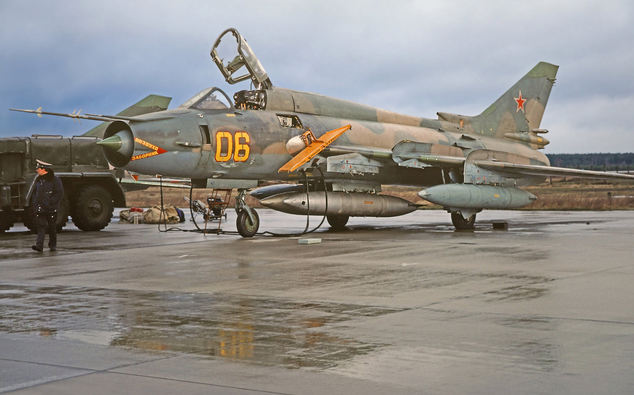 20 GvAPIB Su-17M4 06 yellow_15206 (4)