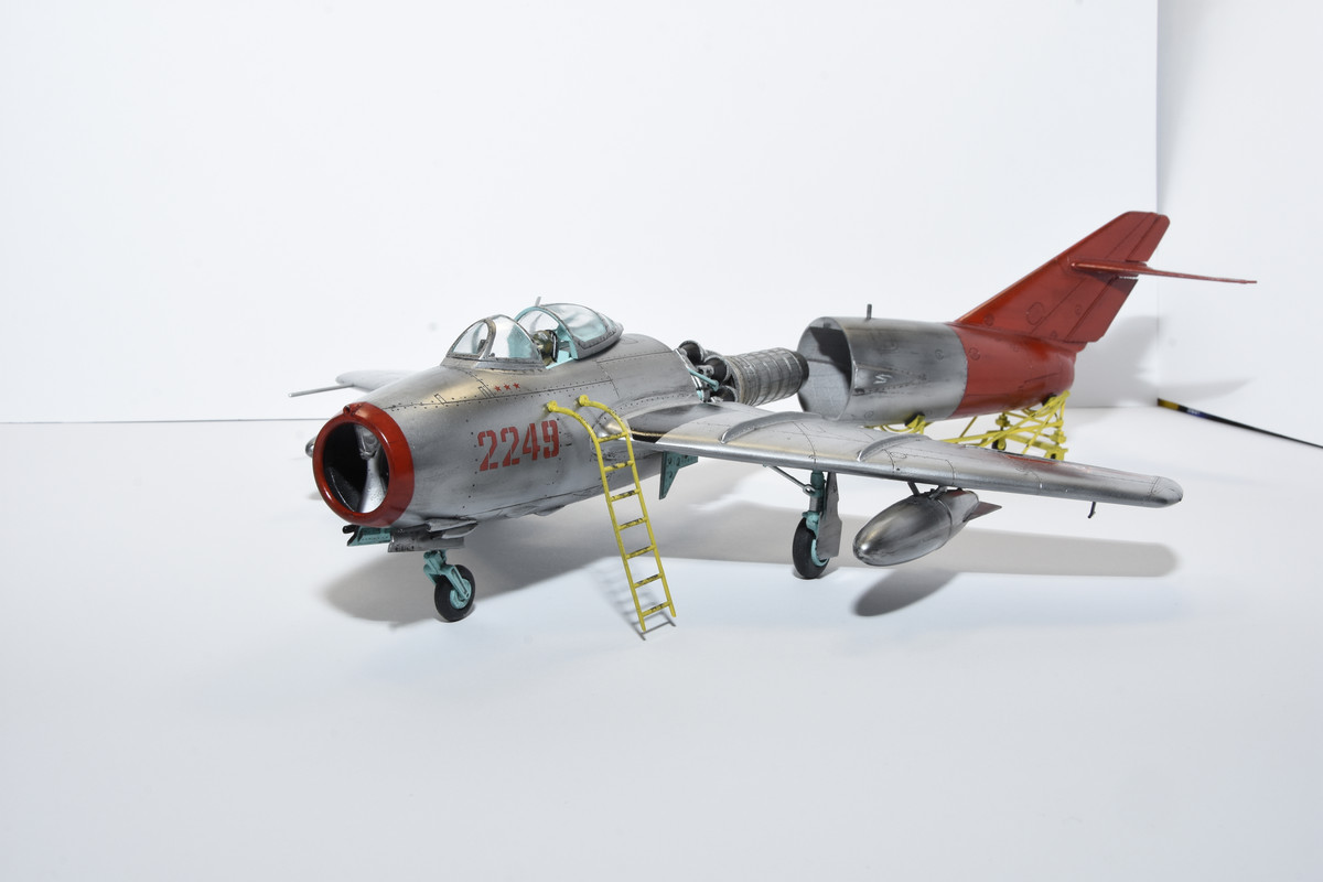 TRUMPETER 02204 Aircraft Model 1/32 THE PLAAF MiG-15 Bis FIGHTER No 04
