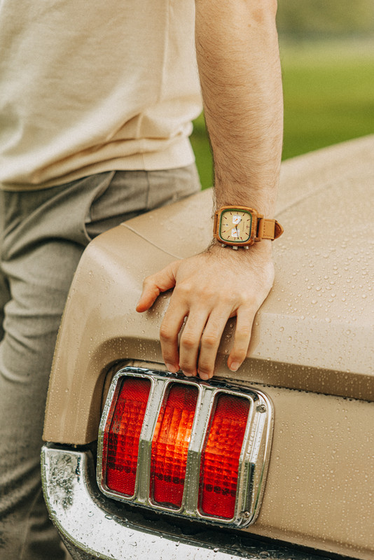 Wood-Watch-Retrolyst-Collection-Valley-Drive-wooden-watch-with-light-brown-dial