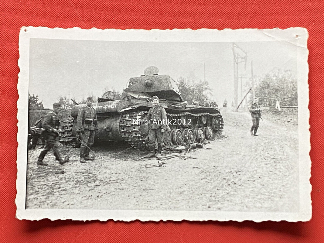 Foto, Wk2, zerstörter russischer KW Panzer in Russland