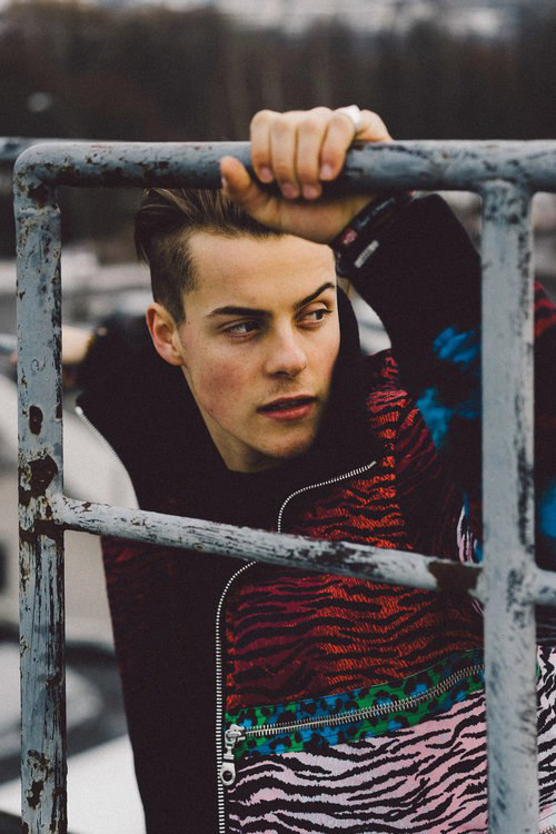 6E0673D5-8C2B-4041-9667-6BECB4237CD0