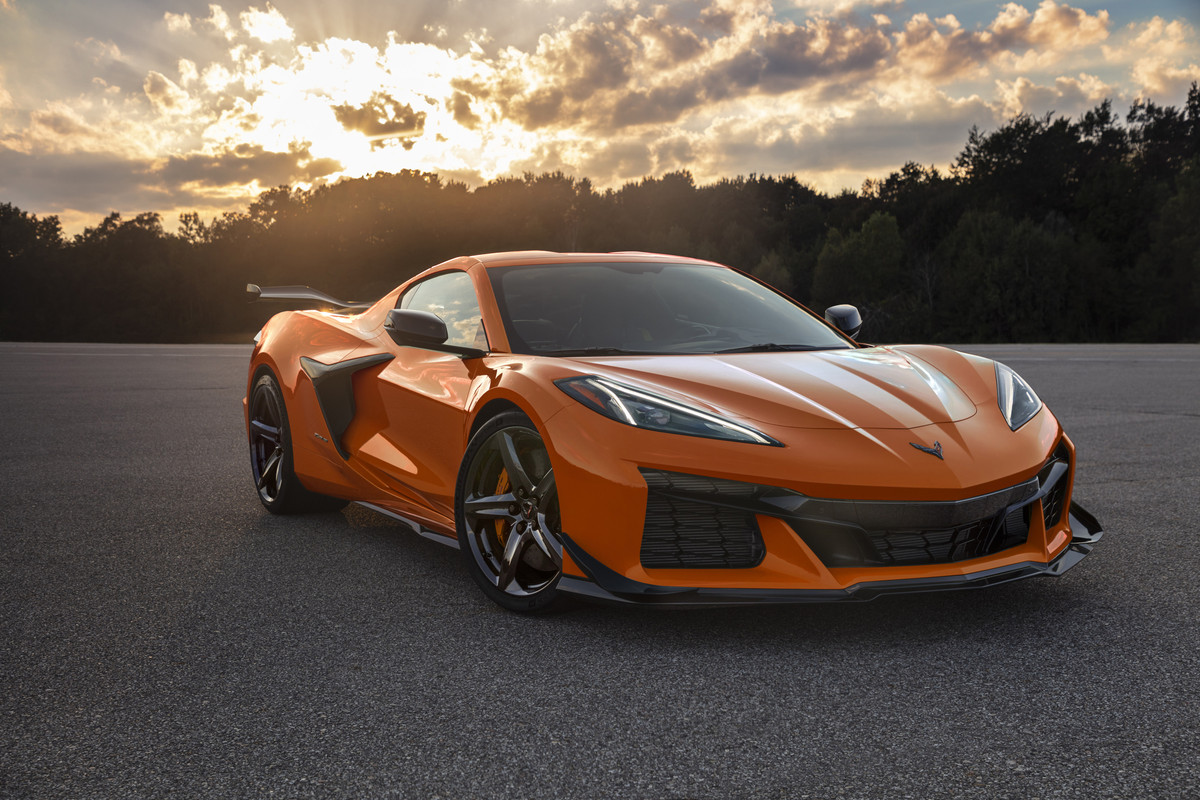 2023-Chevrolet-Corvette-Z06-003