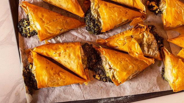 spanakopita kia foyrnista se fyllo kroy stas gastronomos