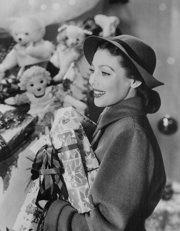 loretta_young_e14
