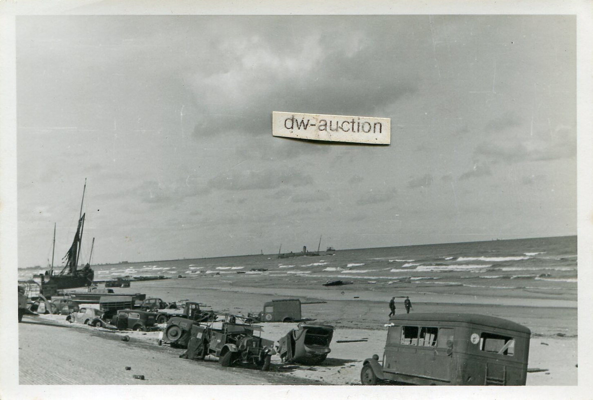 Frankreich , zerstörte Fahrzeuge in Dünkirchen