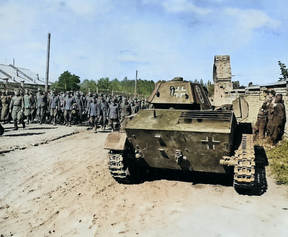 T-70 (modèle 1942 (URSS) - 11/2012 Les-Allemands-ont-captur-le-T-70-repris-par-les-Sovi-tiques-Kiev-le-16-ao-t-1944