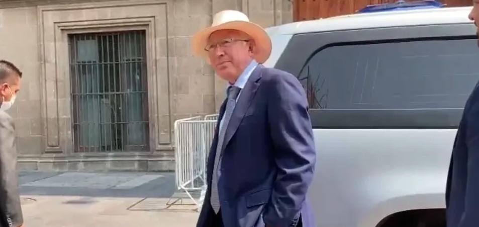 Embajador de EU, Ken Salazar, se reúne con AMLO en Palacio Nacional