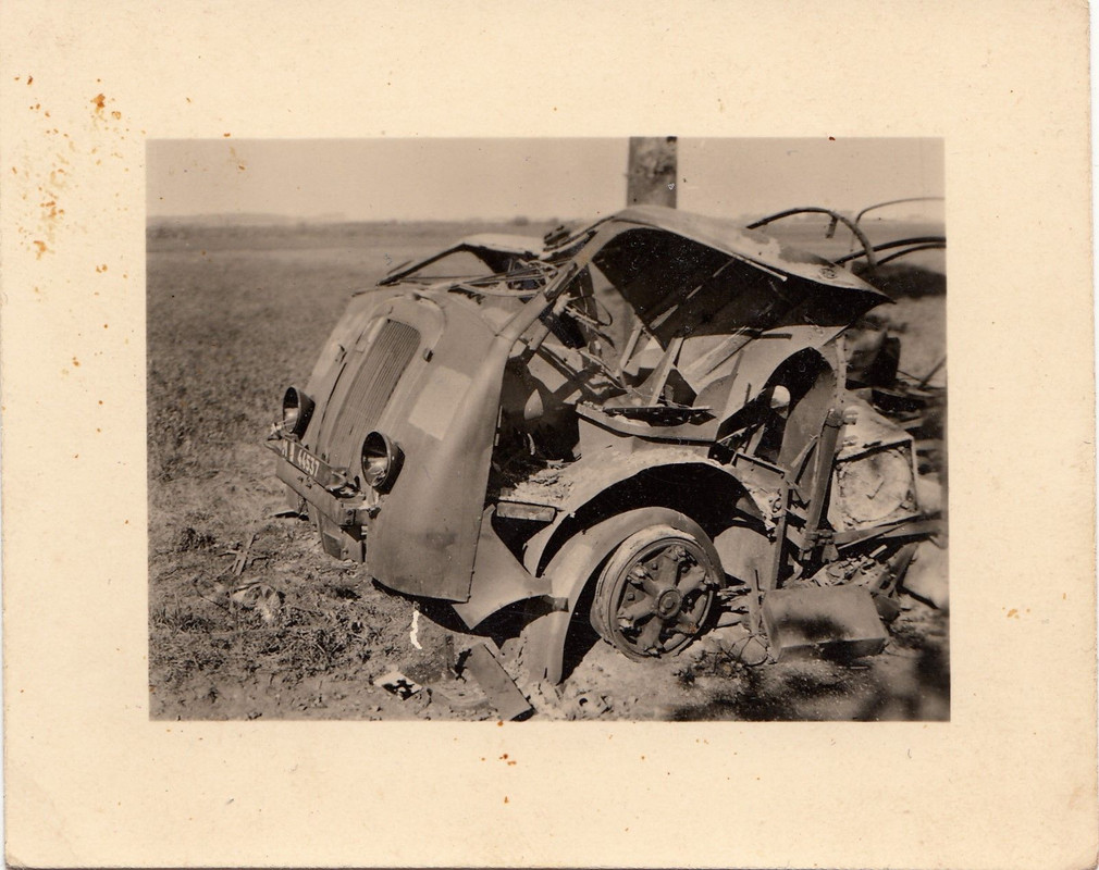 Wehrmacht Frankreich zerstörte Fahrzeuge LKW Las