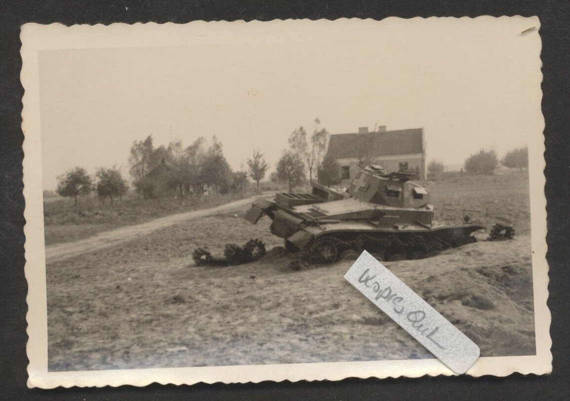 WWII zerstörter Panzer Haus altes AGFA Brovira Foto Wesemüller